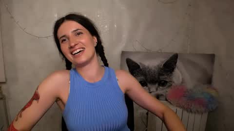 Snapshot of lauradre_ chatting on May 15, 2026, 8:43 am Laura online show from May 15, 2026, 8:43 am