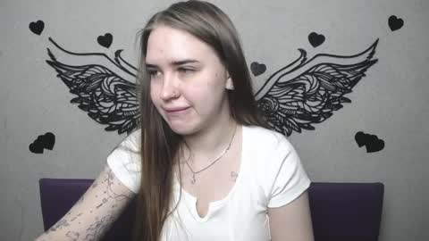 Snapshot of laurahlot chatting on April 26, 2026, 5:43 pm LauraHlot online show from April 26, 2026, 5:43 pm