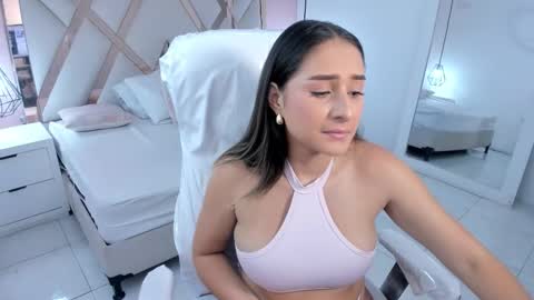 Snapshot of lauraklark chatting on October 30, 2025, 1:45 pm laura online show from October 30, 2025, 1:45 pm