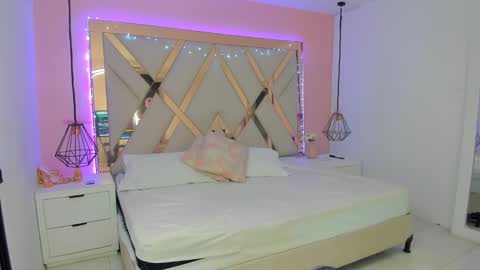 laura  online show from February 16, 2026, 8:05 pm