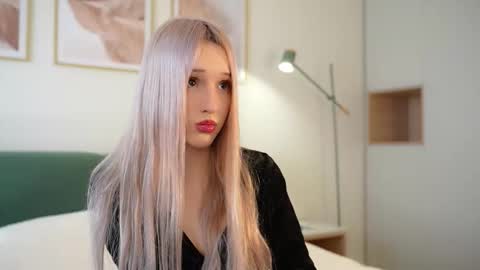 Snapshot of lauramusk chatting on September 22, 2025, 8:05 am Laura online show from September 22, 2025, 8:05 am