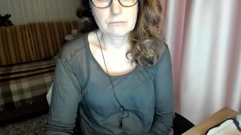 Lauraoven1 online show from February 3, 2026, 12:21 pm