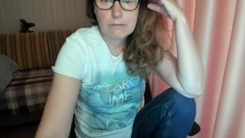 Lauraoven1 online show from April 29, 2026, 7:01 am