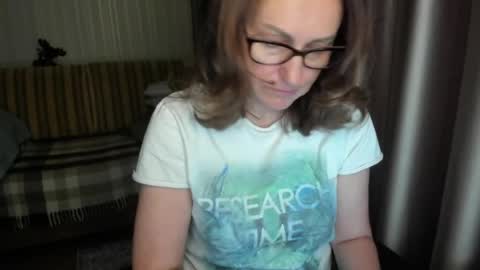 Lauraoven1 online show from April 29, 2026, 6:03 pm
