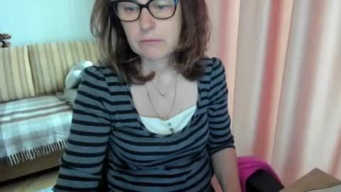 Lauraoven1 online show from May 3, 2026, 9:59 am