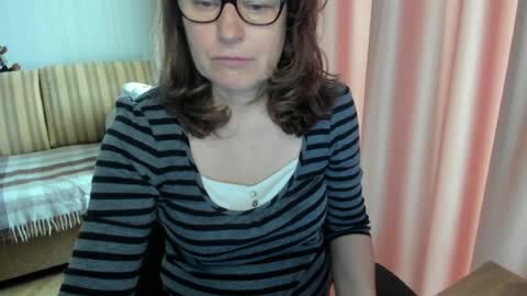 Lauraoven1 online show from May 4, 2026, 8:43 am