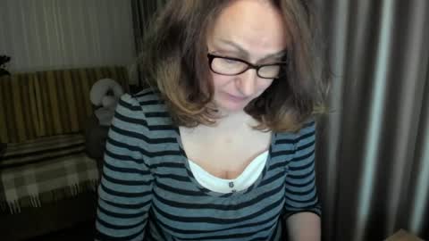 Lauraoven1 online show from May 5, 2026, 6:38 pm