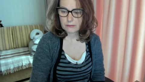 Lauraoven1 online show from May 7, 2026, 7:58 am