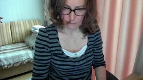 Lauraoven1 online show from May 10, 2026, 8:08 am