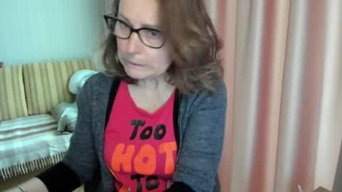 Lauraoven1 online show from May 15, 2026, 8:10 am