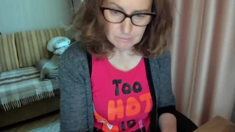 Lauraoven1 online show from May 16, 2026, 3:22 pm