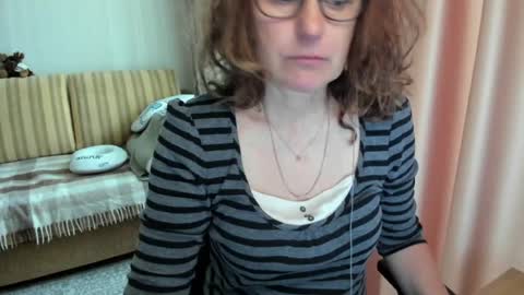 Lauraoven1 online show from May 27, 2026, 11:29 am