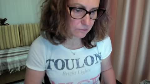 Lauraoven1 online show from May 28, 2026, 10:34 am