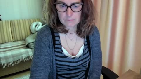 Lauraoven1 online show from June 3, 2026, 7:22 am