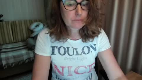 Lauraoven1 online show from June 11, 2026, 3:10 pm