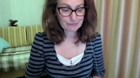 Lauraoven1 online show from June 19, 2026, 8:18 am