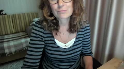 Lauraoven1 online show from July 6, 2026, 3:03 pm