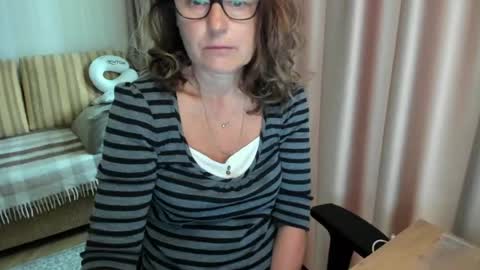 Lauraoven1 online show from July 8, 2026, 7:13 am