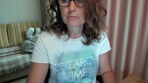 Lauraoven1 online show from July 14, 2026, 8:52 am