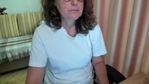 Lauraoven1 online show from July 24, 2026, 7:39 am