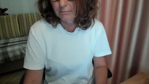 Lauraoven1 online show from July 28, 2026, 3:21 pm