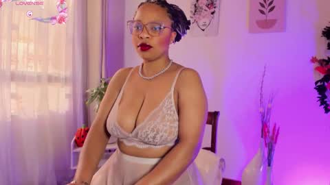 Snapshot of lauraricci_ chatting on October 15, 2025, 11:54 am Laurita Aries online show from October 15, 2025, 11:54 am