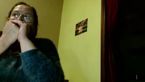 Snapshot of laureanne50 chatting on December 6, 2024, 8:40 pm laureanne online show from December 6, 2024, 8:40 pm