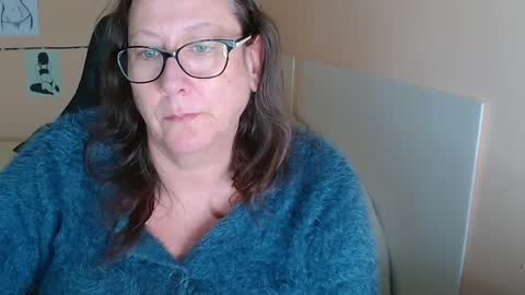 Snapshot of laureanne50 chatting on December 8, 2024, 10:19 am laureanne online show from December 8, 2024, 10:19 am