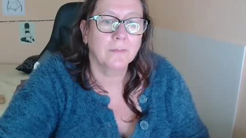 Snapshot of laureanne50 chatting on December 8, 2024, 1:25 pm laureanne online show from December 8, 2024, 1:25 pm