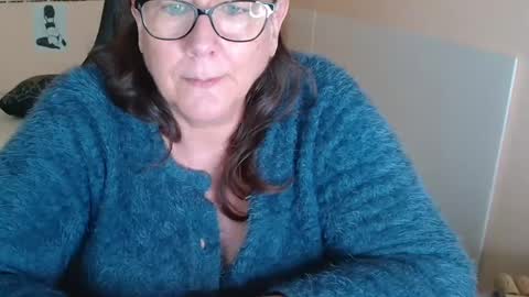 Snapshot of laureanne50 chatting on December 9, 2024, 1:55 pm laureanne online show from December 9, 2024, 1:55 pm