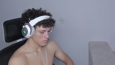 Snapshot of laureent__ chatting on September 18, 2025, 6:54 pm Laureent online show from September 18, 2025, 6:54 pm