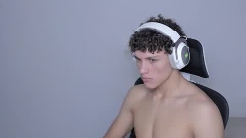 Snapshot of laureent__ chatting on October 6, 2025, 3:04 am Laureent online show from October 6, 2025, 3:04 am