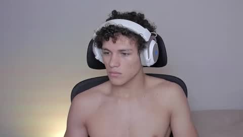 Snapshot of laureent__ chatting on October 15, 2025, 8:58 am Laureent online show from October 15, 2025, 8:58 am