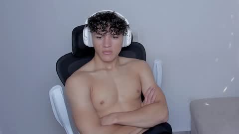 Snapshot of laureent__ chatting on October 28, 2025, 7:27 pm Laureent online show from October 28, 2025, 7:27 pm