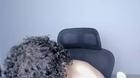 Snapshot of laureent__ chatting on November 10, 2025, 3:38 am Laureent online show from November 10, 2025, 3:38 am