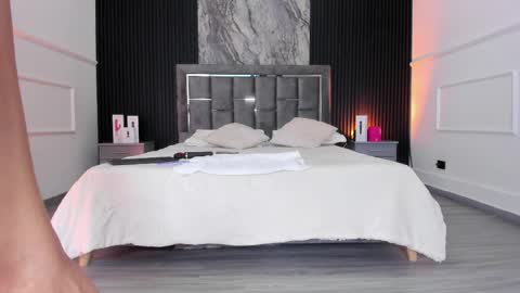 Lauren Weels online show from April 8, 2026, 7:58 pm