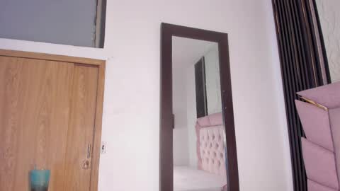 Laurem online show from February 5, 2026, 7:51 pm