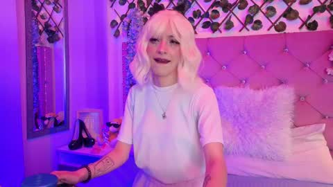 Lauren evans9 online show from April 28, 2026, 3:00 am