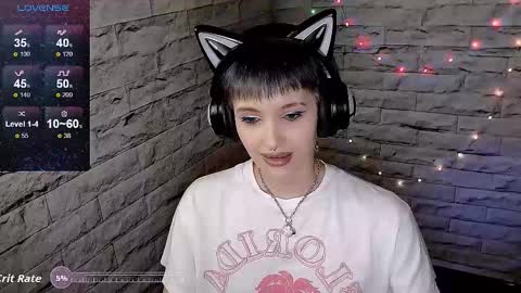 Snapshot of lauren_raquel chatting on October 2, 2025, 5:53 pm Eva online show from October 2, 2025, 5:53 pm