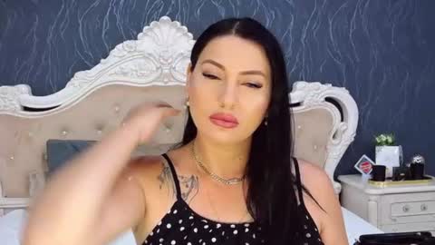 Snapshot of laurenjenssen chatting on July 14, 2026, 2:01 pm Laura online show from July 14, 2026, 2:01 pm