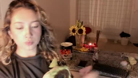 laurenn_111 online show from May 27, 2026, 2:19 am