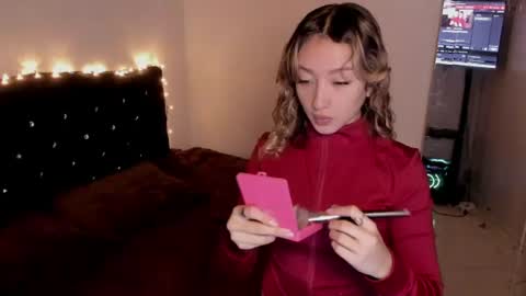 laurenn_111 online show from June 15, 2026, 4:04 am