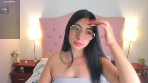 laurenn_smitth online show from January 13, 2025, 12:35 pm