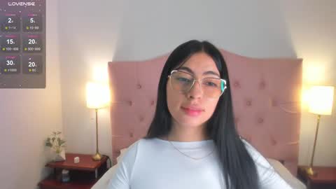 laurenn_smitth online show from February 10, 2025, 12:29 pm
