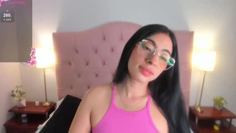 laurenn_smitth online show from March 10, 2025, 12:37 pm