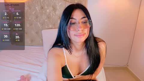 laurenn_smitth online show from November 22, 2025, 2:16 pm