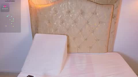 laurenn_smitth online show from March 9, 2026, 2:10 pm