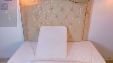 laurenn_smitth online show from March 12, 2026, 1:39 pm