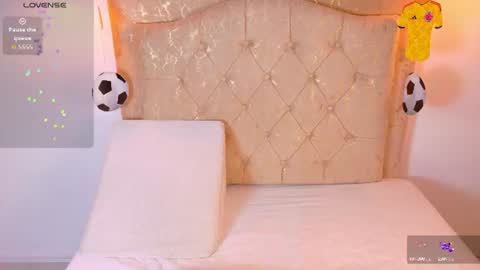 Snapshot of laurenn_smitth chatting on June 17, 2026, 12:40 pm laurenn_smitth online show from June 17, 2026, 12:40 pm