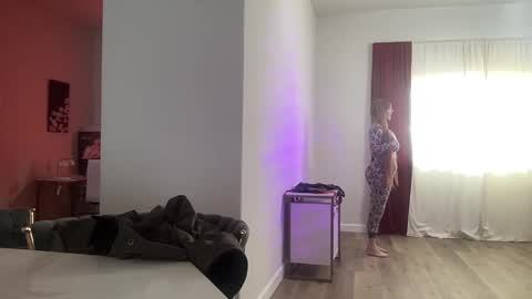 Lauren Phillips online show from January 27, 2025, 10:06 pm